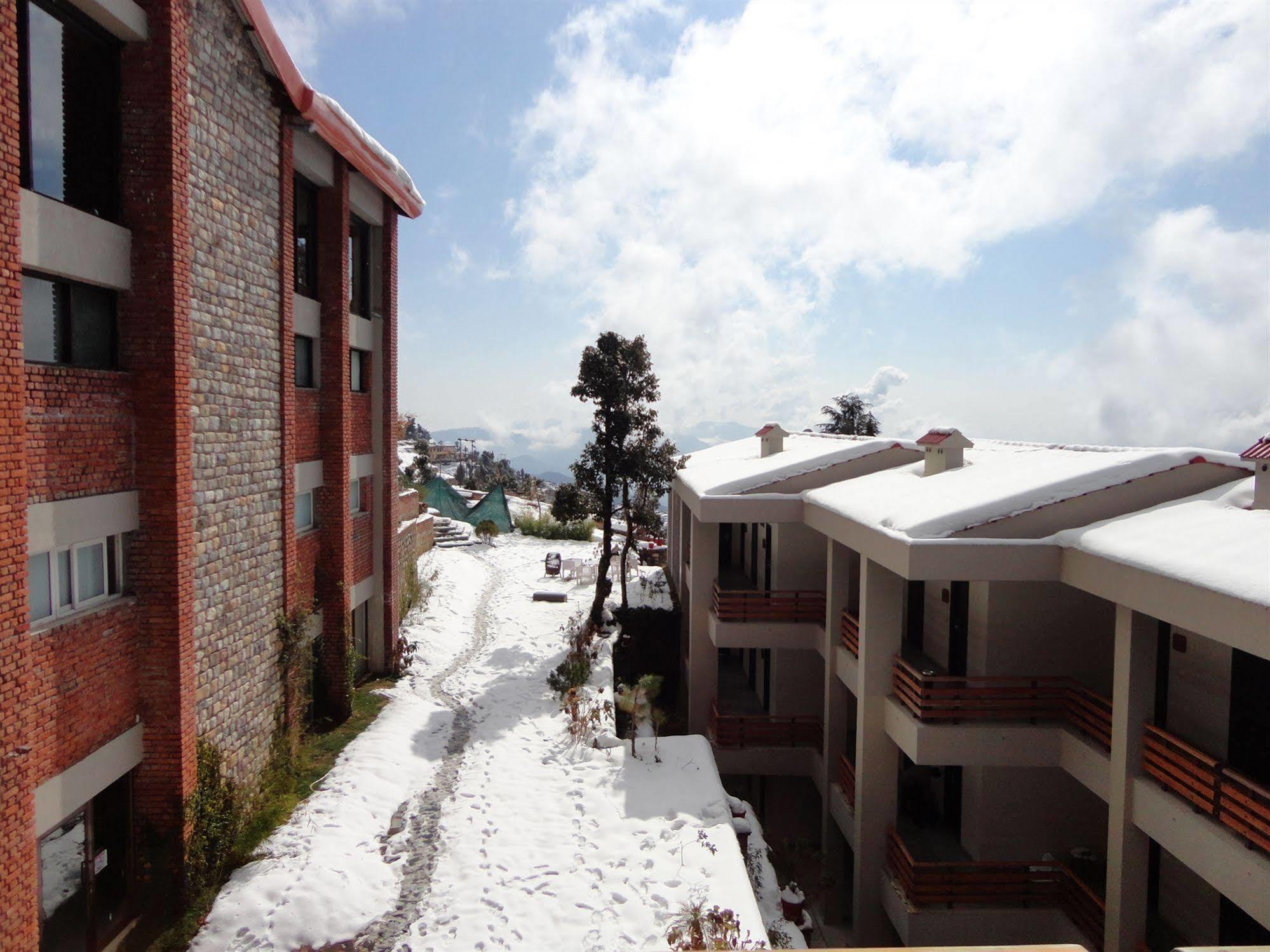 Club Mahindra Kanatal Exteriér fotografie